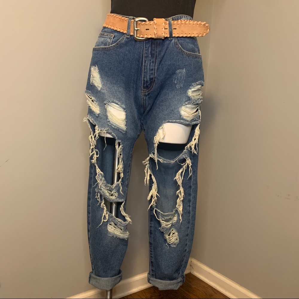 SOLD!! NWT!! Forever 21 mid rise crop jeans